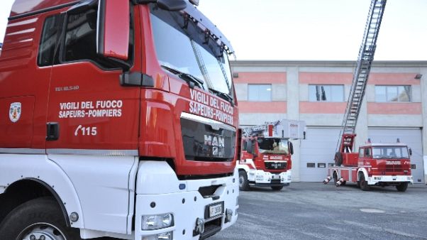 Tromba d'aria Arnad, lamiere contro case Tromba d'aria Arnad, lamiere contro case