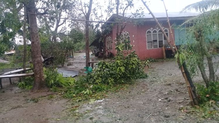 إعصار يسبب انهيارات أرضية في الفلبين ومقتل 4 على الأقل
