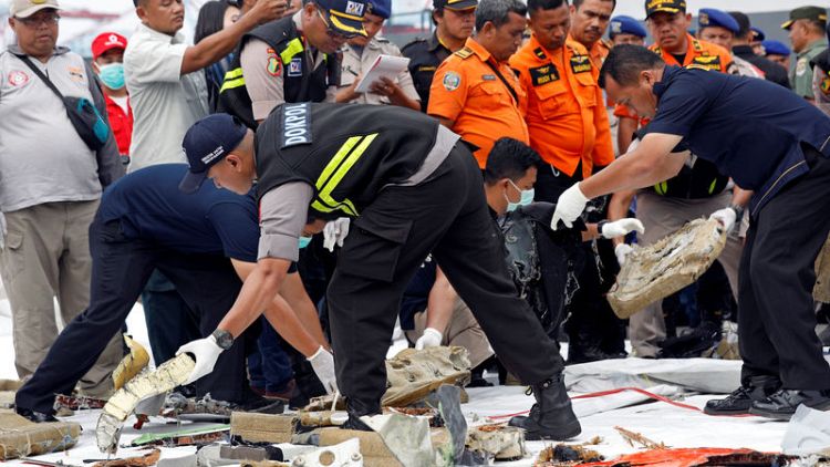 قائد الجيش الإندونيسي يعتقد أنه جرى تحديد موقع جسم طائرة شركة ليون إير التي تحطمت