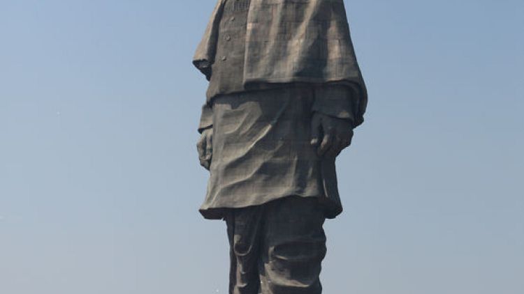 الهند ترفع الستار عن أطول تمثال في العالم في ذكرى بطل الاستقلال