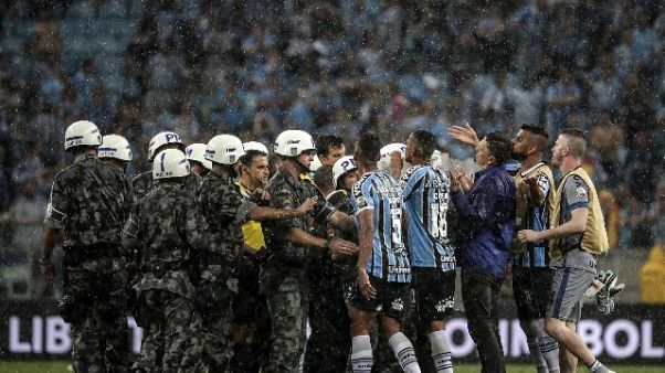 Caos Var premia River, polizia in campo Caos Var premia River, polizia in campo