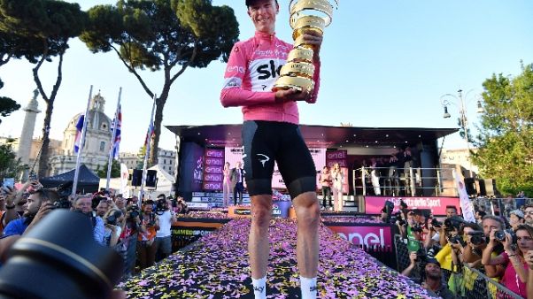 Giro: omaggio a personaggi simbolo Giro: omaggio a personaggi simbolo
