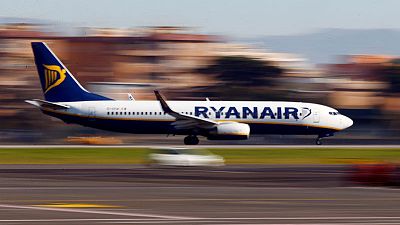 Italy antitrust suspends new hand luggage policy at Ryanair, Wizz Air