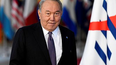 رئيس قازاخستان يدعو العاهل السعودي وولي العهد لزيارة بلاده