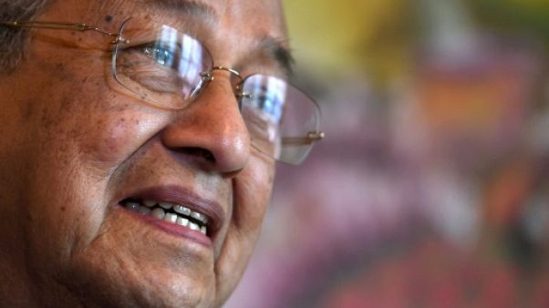 Malaisie: Mahathir Mohamad, 93 ans, ressent le poids des ans Malaisie: Mahathir Mohamad, 93 ans, ressent le poids des ans