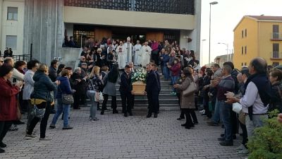 18enne ucciso: tre comunità in lacrime 18enne ucciso: tre comunità in lacrime