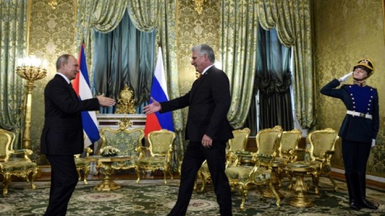 Poutine reçoit le président cubain pour sa première visite en Russie