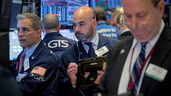 ستاندرد آند بورز وداو يرتفعان عند الفتح وناسداك يتضرر من أبل ستاندرد آند بورز وداو يرتفعان عند الفتح وناسداك يتضرر من أبل
