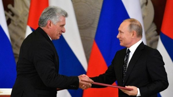 Au Kremlin, Poutine et le président cubain réaffirment leurs liens d'"alliés stratégiques" Au Kremlin, Poutine et le président cubain réaffirment leurs liens d'"alliés stratégiques"