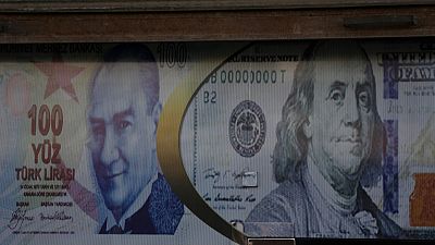 الليرة التركية تقفز لأعلى مستوى في 3 أشهر أمام الدولار بدعم من توقعات بإعفاء من عقوبات أمريكية الليرة التركية تقفز لأعلى مستوى في 3 أشهر أمام الدولار بدعم من توقعات بإعفاء من عقوبات أمريكية