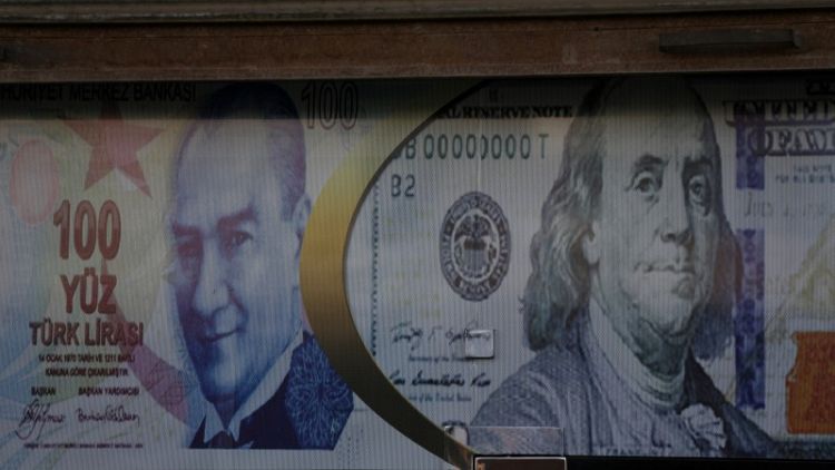 الليرة التركية تقفز لأعلى مستوى في 3 أشهر أمام الدولار بدعم من توقعات بإعفاء من عقوبات أمريكية