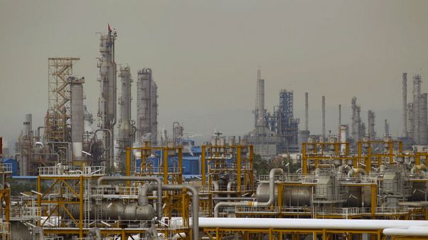 مسؤول أمريكي: المعروض العالمي من النفط في 2019 سيجعل من الأيسر وقف استيراد الخام الإيراني مسؤول أمريكي: المعروض العالمي من النفط في 2019 سيجعل من الأيسر وقف استيراد الخام الإيراني