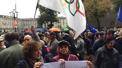 Torino dice 'basta',in piazza contro M5S