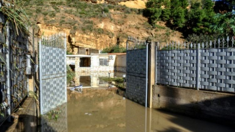 Inondations en Sicile: dix morts, dont une famille de 9 personnes