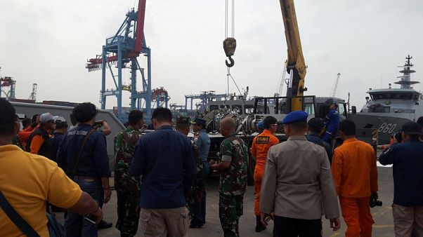 Indonesia extends search for victims, second black box from crashed jet Indonesia extends search for victims, second black box from crashed jet