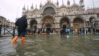 Maltempo: Venezia, acqua alta a 105 cm