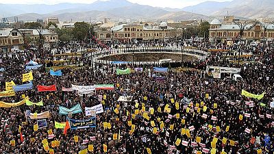 تجمعات ومسيرات في إيران تهتف "الموت لأمريكا" عشية استئناف عقوبات النفط