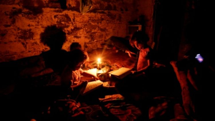 Après des années dans le noir, Gaza retrouve un peu de lumière