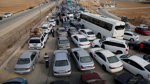 الرسوم الجمركية والمنافسة تحبطان المصدرين اللبنانيين بعد فتح معبر نصيب الرسوم الجمركية والمنافسة تحبطان المصدرين اللبنانيين بعد فتح معبر نصيب