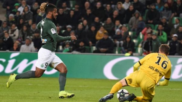 Ligue 1: Saint-Etienne s'en sort bien face à Angers Ligue 1: Saint-Etienne s'en sort bien face à Angers