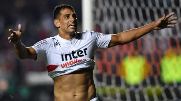 Brésil: un footballeur dédie son but à Bolsonaro d'un salut militaire Brésil: un footballeur dédie son but à Bolsonaro d'un salut militaire