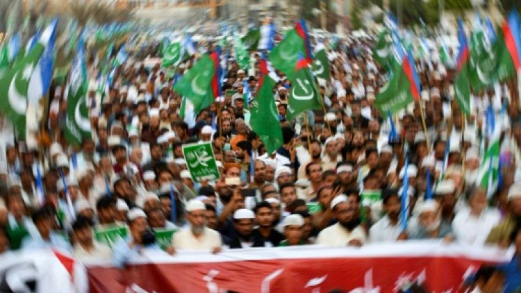 Pakistan : Imran Khan dans la tourmente après l'accord avec des islamistes sur Asia Bibi