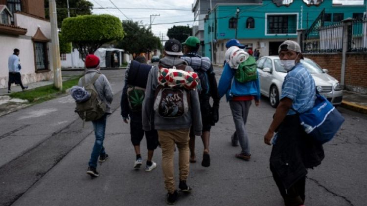 La caravane de migrants arrive, fragmentée, à Mexico