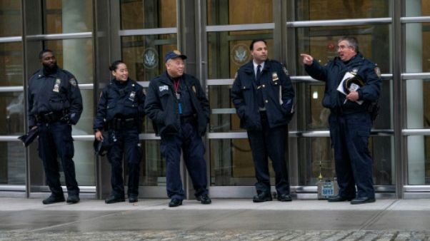 Des policiers devant le tribunal de Brooklyn le 5 novembre 2018 Des policiers devant le tribunal de Brooklyn le 5 novembre 2018