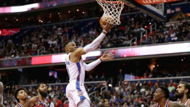 NBA: le meneur d'Oklahoma Westbrook sort sur blessure