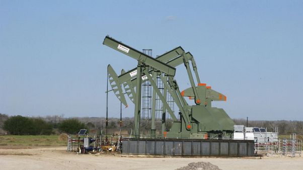النفط يهبط أكثر من 1% بفعل إعفاءات من عقوبات إيران النفط يهبط أكثر من 1% بفعل إعفاءات من عقوبات إيران