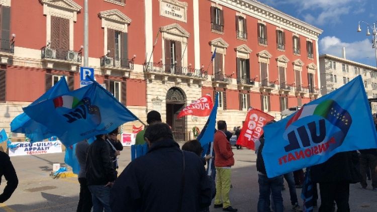 Amianto: sit-in sindacati in Puglia