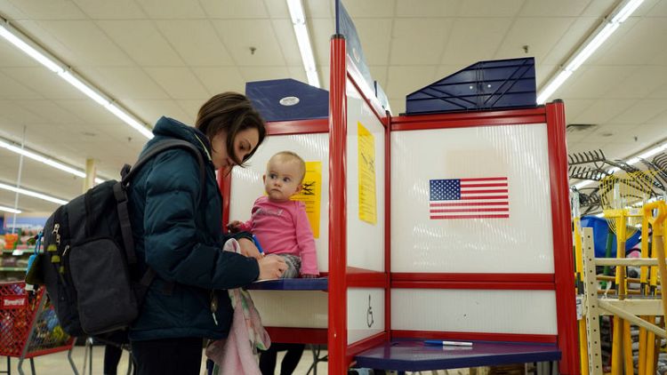 جماعات حقوقية: مشكلات في آلات التصويت في 12 ولاية أمريكية