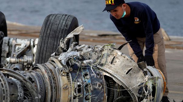Indonesia extends search for victims of jet crash Indonesia extends search for victims of jet crash
