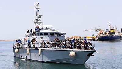 خفر السواحل الليبي ينتشل 315 مهاجرا من البحر المتوسط