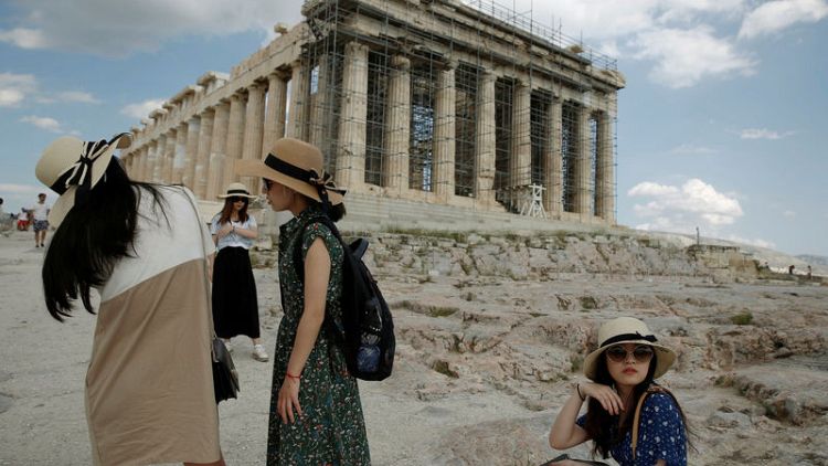 Surge in visitors to boost Greece's 2018 tourism revenues - minister