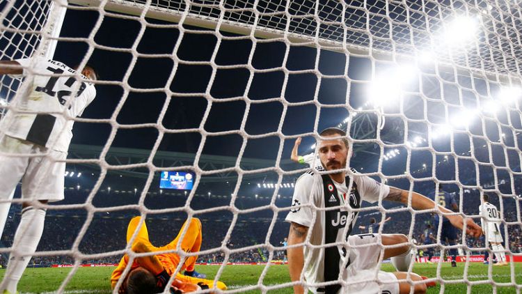 United fight back to snatch unlikely late win at Juventus