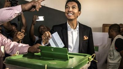 Présidentielle à Madagascar: Rajoelina et Ravalomanana au coude à coude Présidentielle à Madagascar: Rajoelina et Ravalomanana au coude à coude