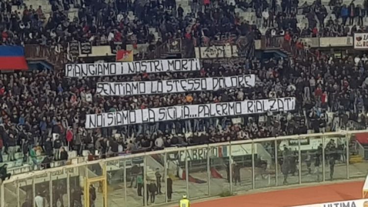 Calcio: Catania 'onora' vittime Palermo