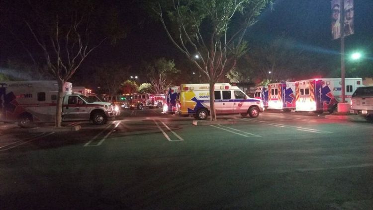 الشرطة: مقتل 12 والمشتبه به في إطلاق نار في حانة بكاليفورنيا