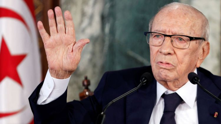 الرئيس التونسي يقبل تعديلا وزاريا في تهدئة للأزمة السياسية