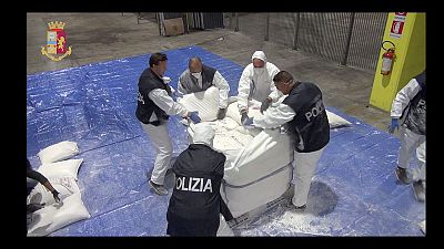 الشرطة الإيطالية تضبط كمية كبيرة من الهيروين على سفينة قادمة من إيران