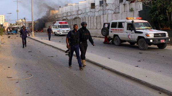 متشددون يقتلون 22 على الأقل في تفجيرات انتحارية وإطلاق نار في مقديشو متشددون يقتلون 22 على الأقل في تفجيرات انتحارية وإطلاق نار في مقديشو