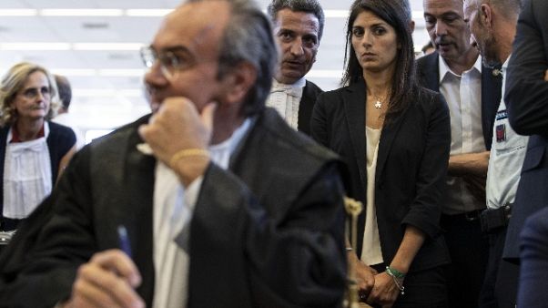 Pm chiede di condannare Raggi a 10 mesi Pm chiede di condannare Raggi a 10 mesi