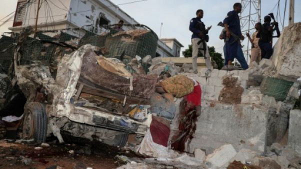 Après l'explosion de voitures piégées dans Mogadiscio, 9 novembre 2018 Après l'explosion de voitures piégées dans Mogadiscio, 9 novembre 2018