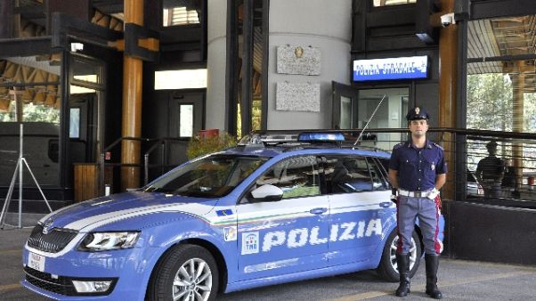 In auto con 9 irregolari, preso passeur In auto con 9 irregolari, preso passeur