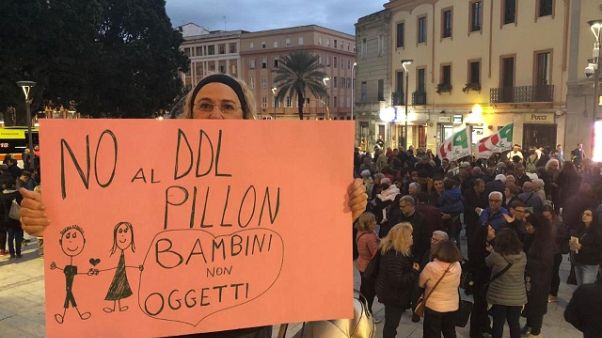 Affido: in migliaia in piazza a Cagliari Affido: in migliaia in piazza a Cagliari