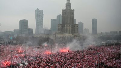 Marée de drapeaux à Varsovie pour les 100 ans de l'indépendance