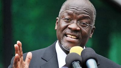 رئيس تنزانيا يقيل وزيرين بسبب خلاف على أسعار الكاجو