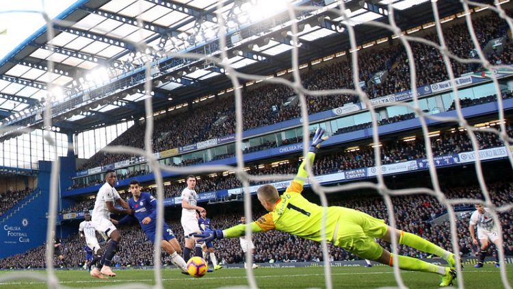 Chelsea held 0-0 by Everton, lose ground in title race