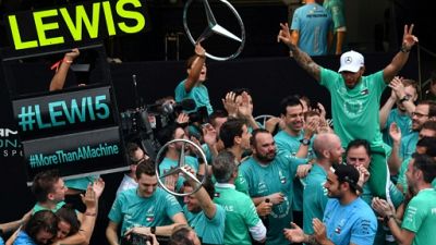 GP du Brésil: Hamilton gagne et offre le titre constructeurs à Mercedes